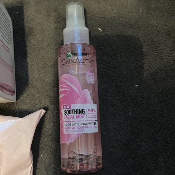 Face products - Picture 4 of 7